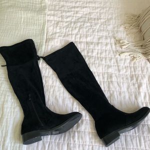 Very volatile knee high suede boots